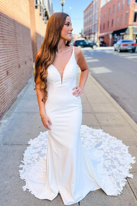 Early Access Mermaid V-Neck White Wedding Dress with Appliques