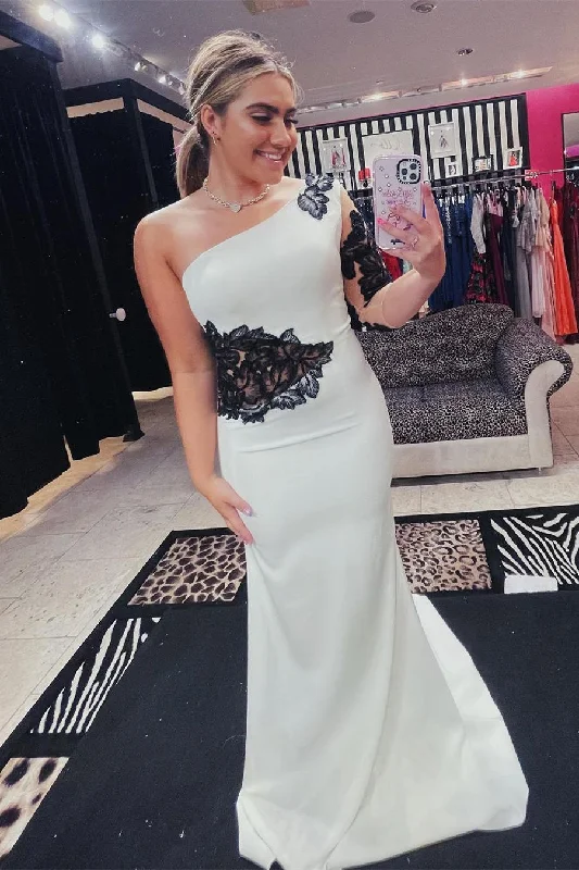 Loyalty Reward Elegant Mermaid White Long Bridal Dress with Balck Appliques