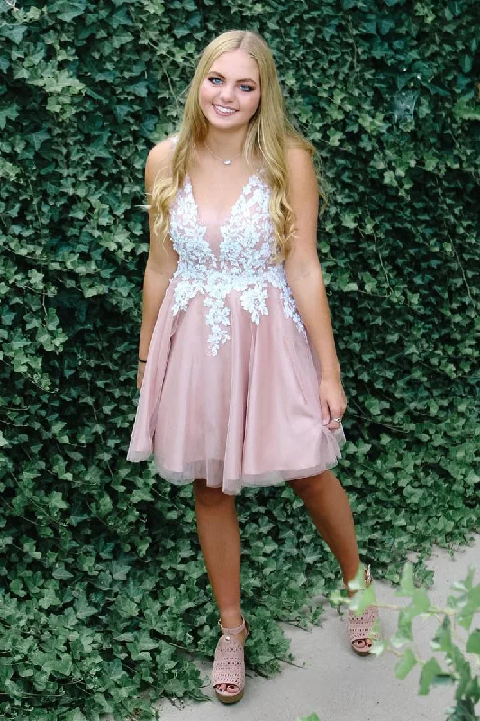 Discount Extravaganza V-Neck Lace Appliqued Short Homecoming Dress