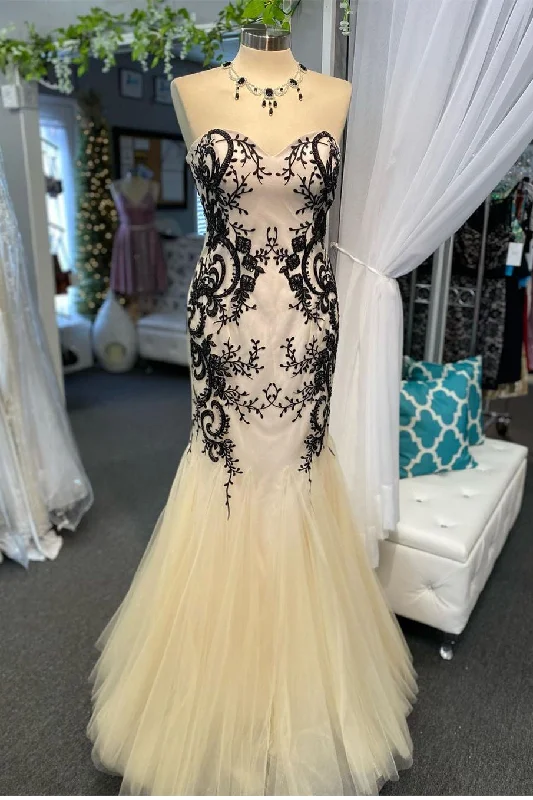 Stock Up and Save Sweetheart Ivory Long Wedding Dress with Black Appliques