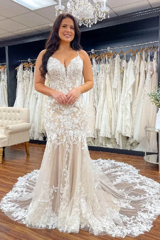 Online Exclusive Elegant Mermaid Ivory Lace Appliques Long Wedding Dress