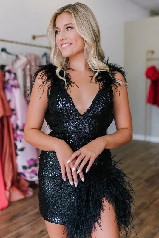 Don't Miss V-Neck Black Feathers Bodycon Homecoming Dress