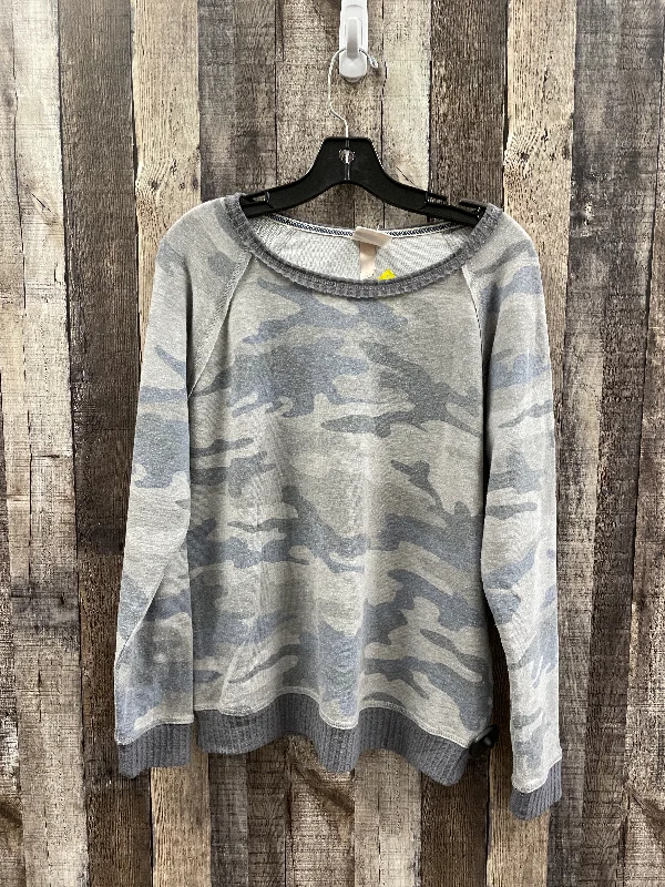 Bargain Bin Sweatshirt Crewneck By Knox Rose In Camouflage Print, Size: S