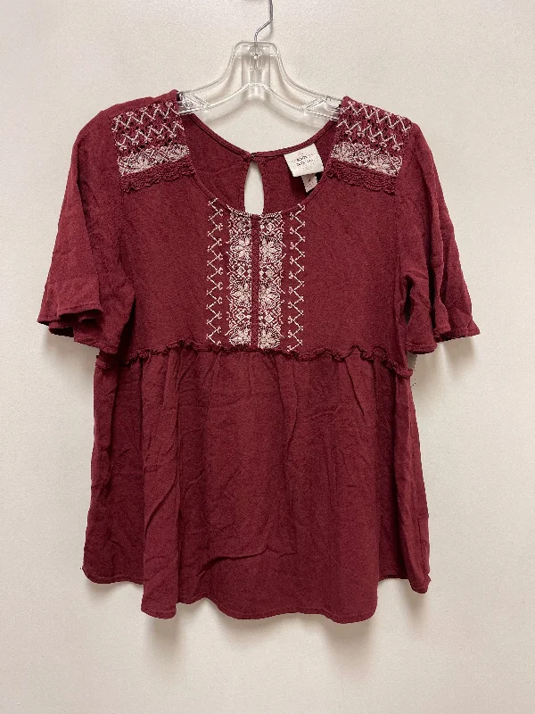Final Clearance Top Short Sleeve By Knox Rose In Red, Size: M
