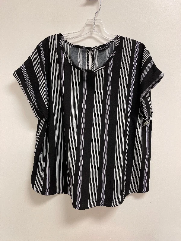 One-DAY Sale Top Short Sleeve By Shein In Black & White, Size: Xl