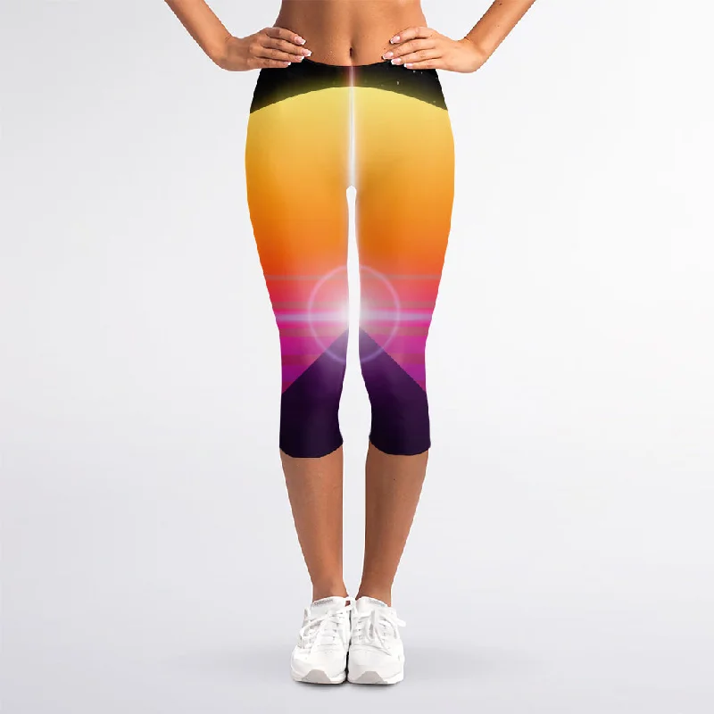 Extra Discounts Synthwave Pyramid Print Women's Capri Leggings