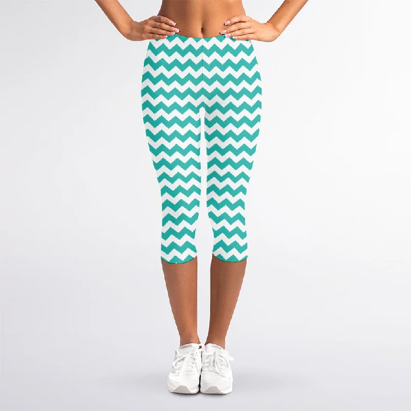 Super Bargain Teal And White Chevron Pattern Print Women's Capri Leggings
