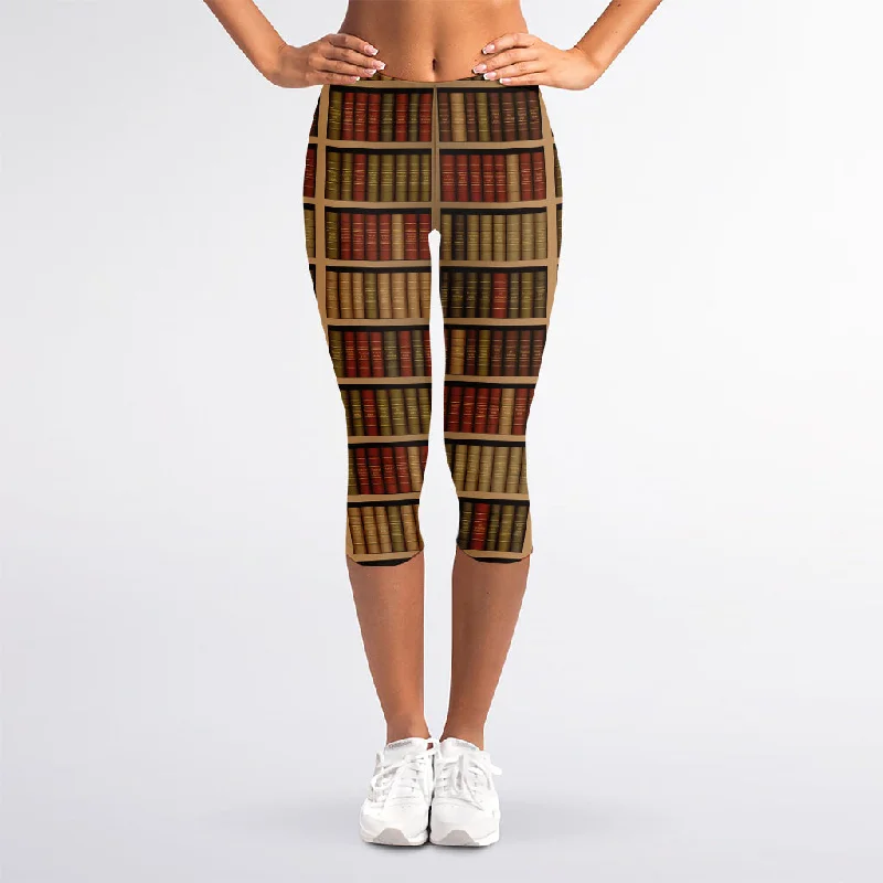 Markdown Madness Vintage Bookshelf Pattern Print Women's Capri Leggings